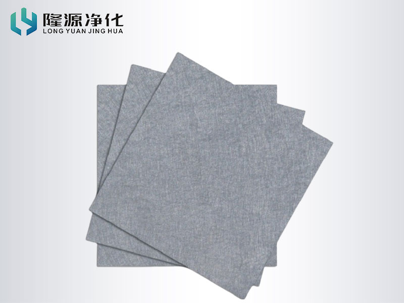 使用烧结毡时纤维丝径对其有何影响？